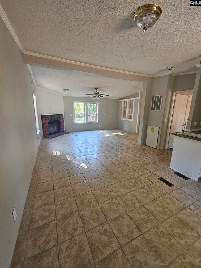 Building Photo - 117 E Woods Ct