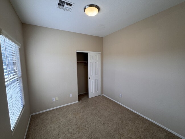 Building Photo - 18 W Desert Vista Trail