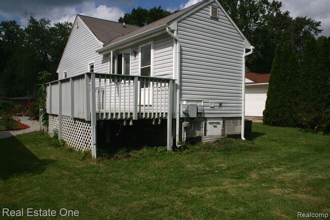 Building Photo - 3268 Troy Ave