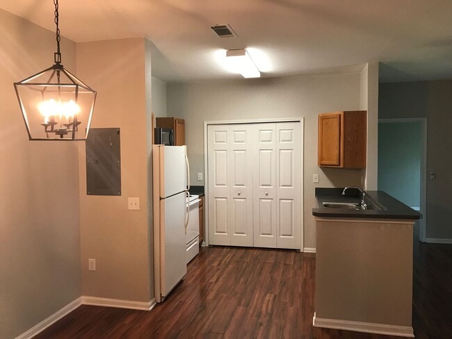 Building Photo - Longleaf Villas #408
