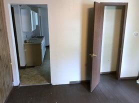 Building Photo - 44 S Bates St