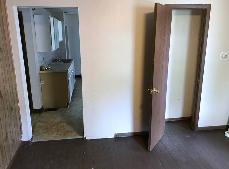 Primary Photo - 44 S Bates St