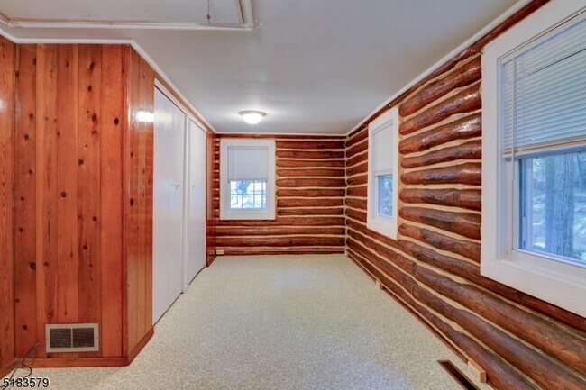 Building Photo - 15 Scenic Dr