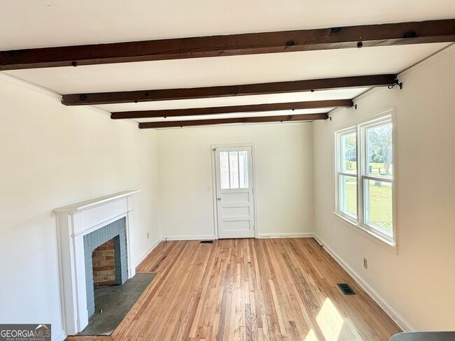 Building Photo - 110 Elm Dr