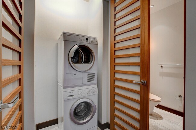 Building Photo - 3750 Las Vegas Blvd S