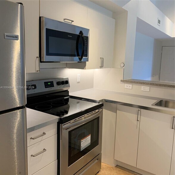 Building Photo - 2200 E Preserve Way