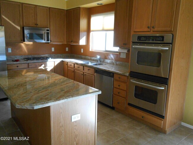 Building Photo - 14048 E Fairway Bluff Ct
