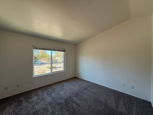 Building Photo - Beautiful 3B/2.5BA Home in Mira Mesa for R...