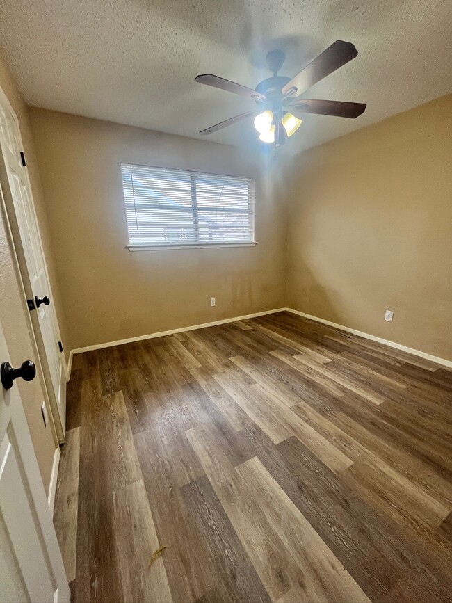 Building Photo - 119 S 5th St