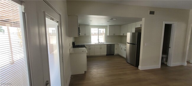 Building Photo - 7237 Chesterton Dr