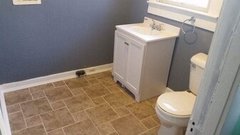 Building Photo - 701 runnion ave