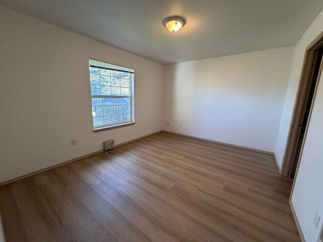 Building Photo - 112