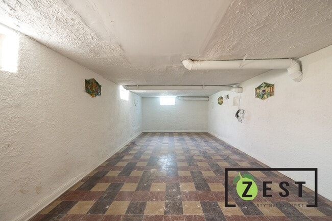 Building Photo - 17352 Roselawn St