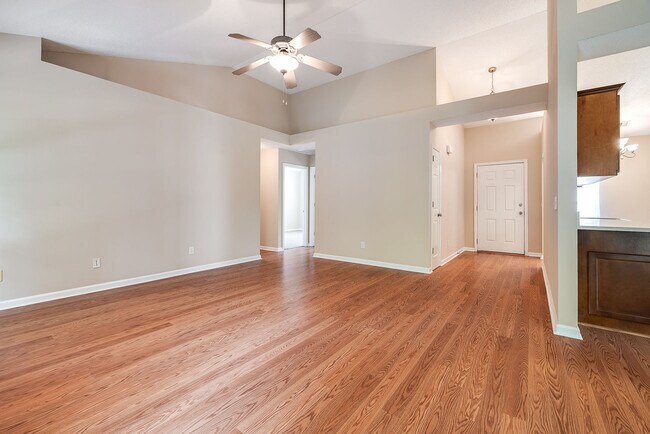 Building Photo - 868 Young Way