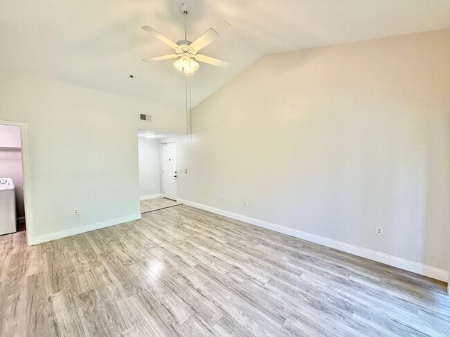 Building Photo - ** FAIRWAY PRESERVE ** 2 BED / 1 BATH COND...