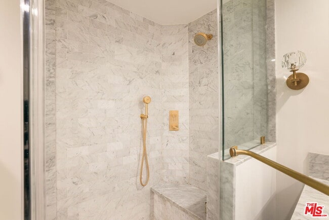 Building Photo - 930 N Doheny Dr