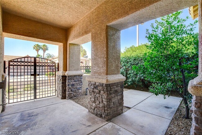 Building Photo - 8401 Desert Quail Dr