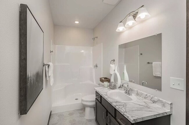 Building Photo - Beautiful new construction 3 bed/2.5 bath ...