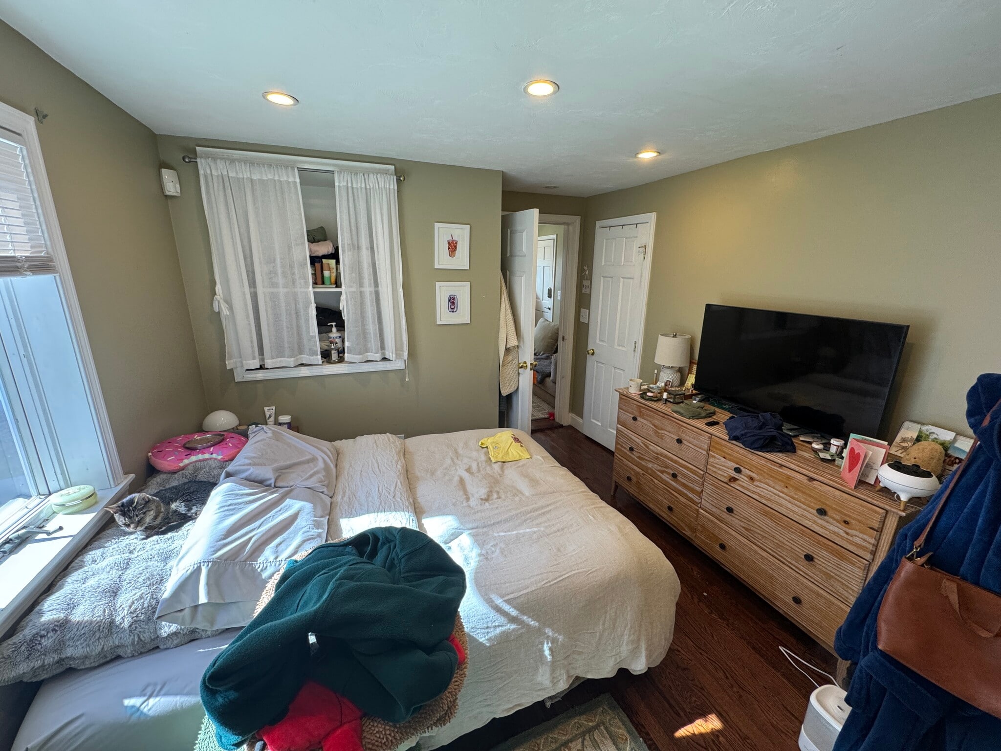 Building Photo - 735 Somerville Ave