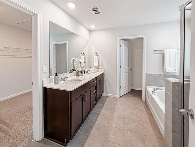 Building Photo - 5836 Hackberry Ln