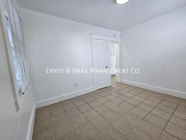 Building Photo - 1468 Alamitos Ave