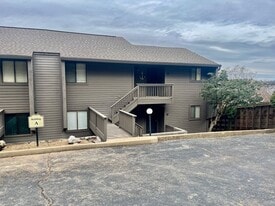 Building Photo - 200 Hamilton Oaks Dr