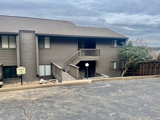 Building Photo - 200 Hamilton Oaks Dr