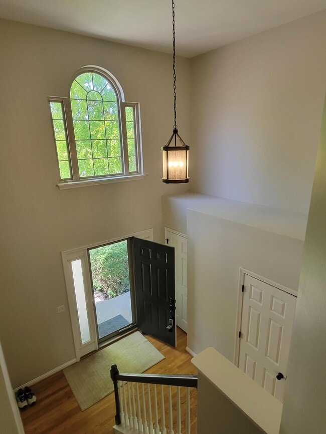 Building Photo - 421 Forest Hill Dr