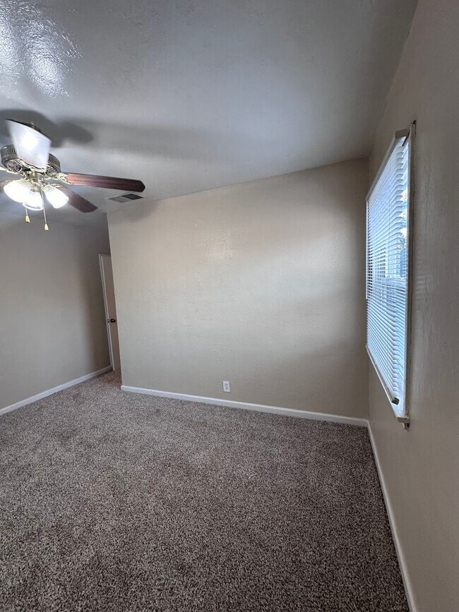 Building Photo - 2114 Brundage Ln