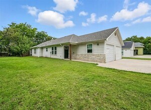 Building Photo - 910-914-914 N Throckmorton St