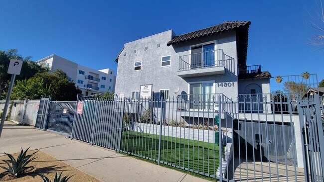 Building Photo - 14801 DELANO ST.
