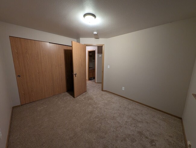 Building Photo - Illahee Home with a View and Two Primary Suites