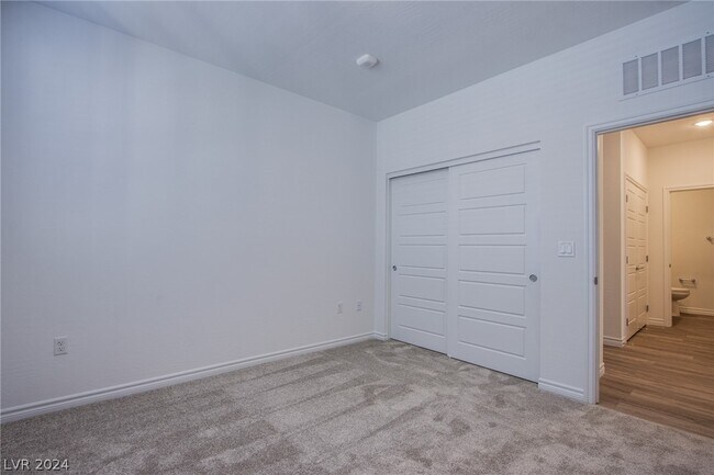 Building Photo - 2555 Hampton Rd