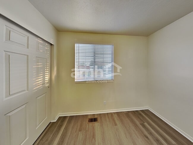 Building Photo - 172 W 2100 S