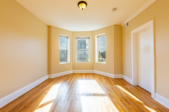 Building Photo - 1105 S Richmond St