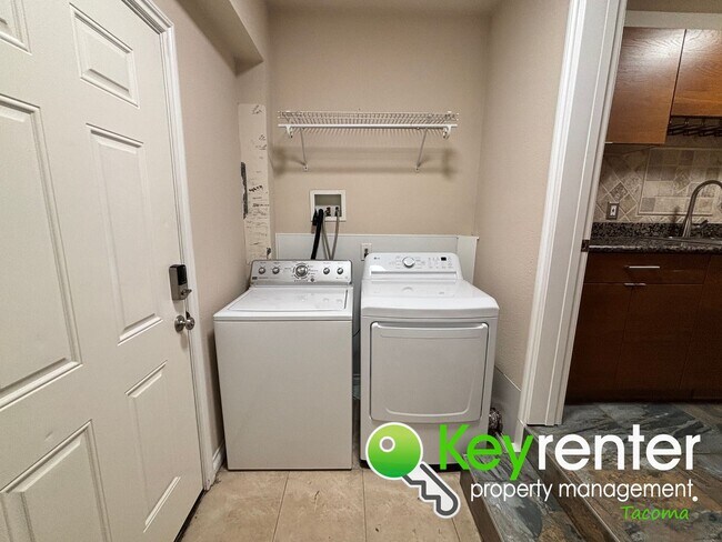 Building Photo - Spacious 5-Bedroom Home in Secluded Cul-De...