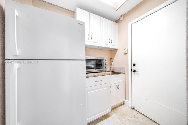 Building Photo - 6343 NW 36th Ave