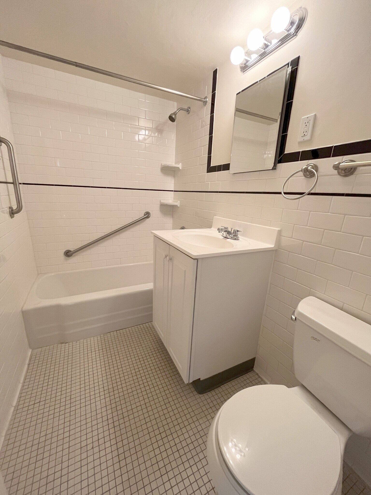 Building Photo - 75 Monmouth St