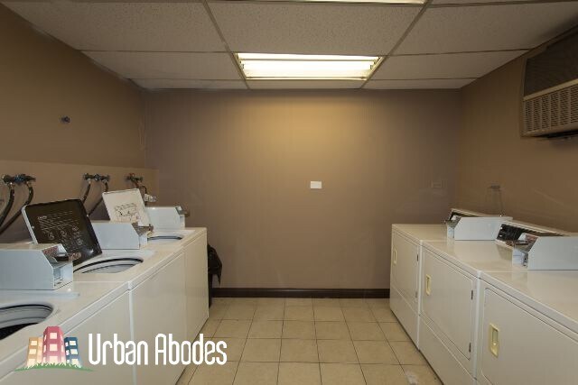 Building Photo - 833 W Wolfram St