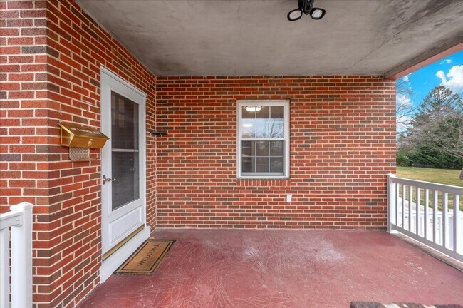 Building Photo - 116-118 Linden Avenue