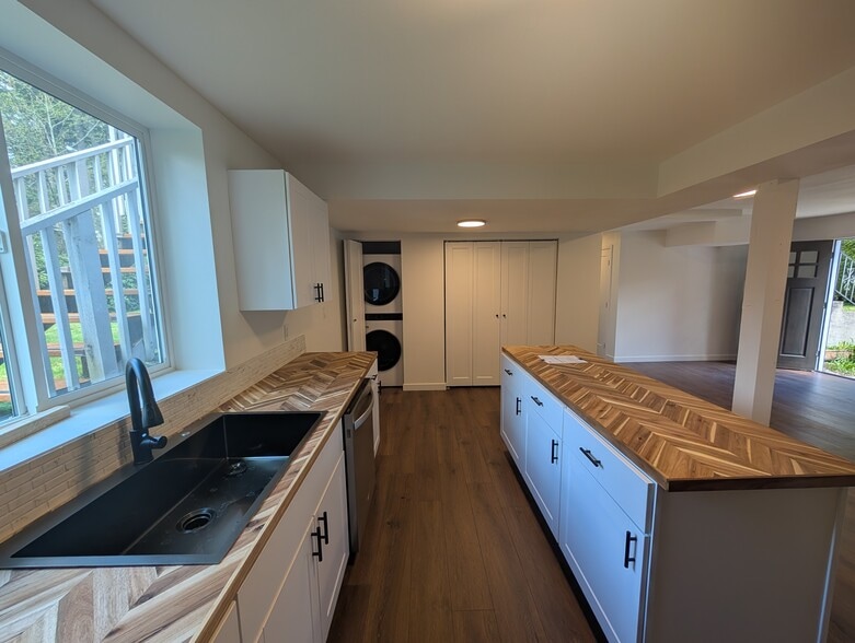 Building Photo - 1829 East End St NW