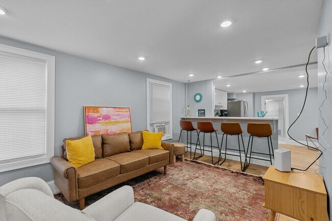 Building Photo - 382 Spring St