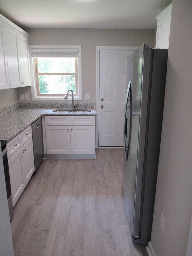 Building Photo - Newly Renovated Duplexes in Lincolnton – N...