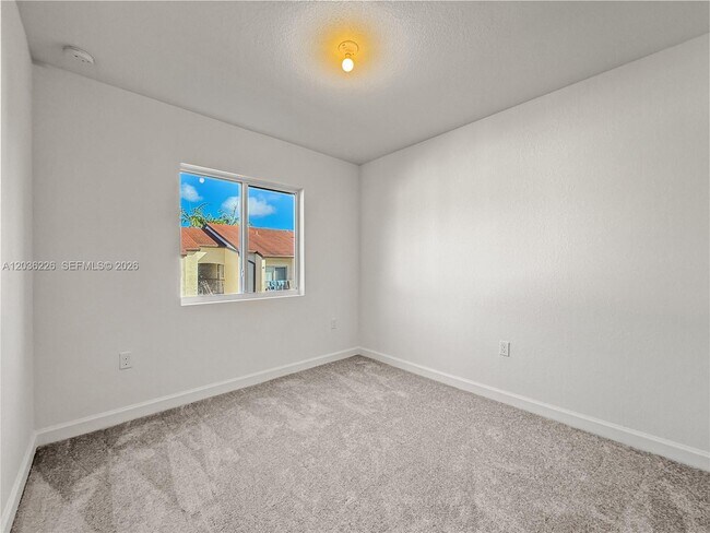 Building Photo - 3770 SW 50th Ave