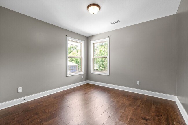 Building Photo - 3 Bedroom 2 Bath Home For Rent Near Post!