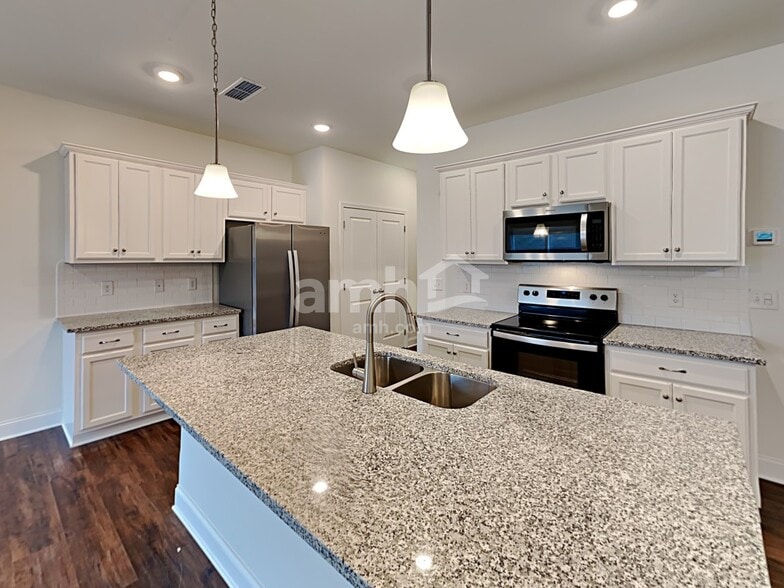 Building Photo - 825 Headland Way