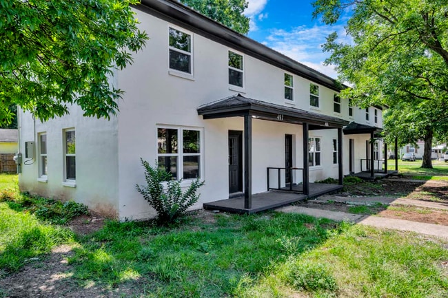 Building Photo - 834 4th Terrace W