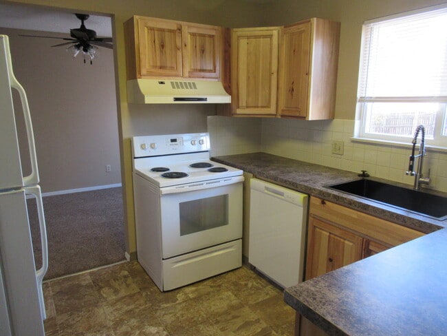 Building Photo - 7980 Belford Dr