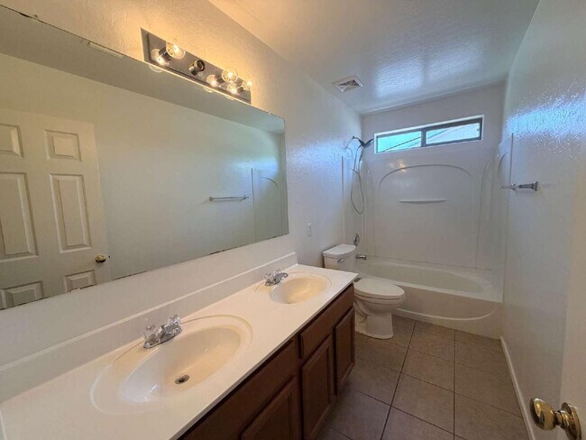 Building Photo - 2344 E Meadow Creek Way