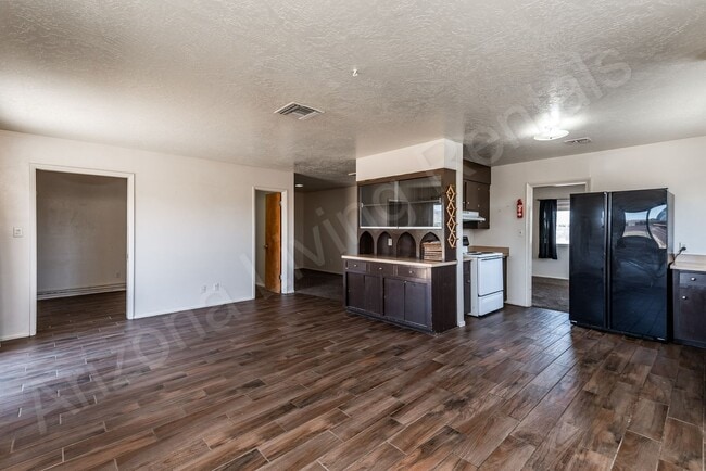 Building Photo - SPACIOUS HOME ON ONE ACRE